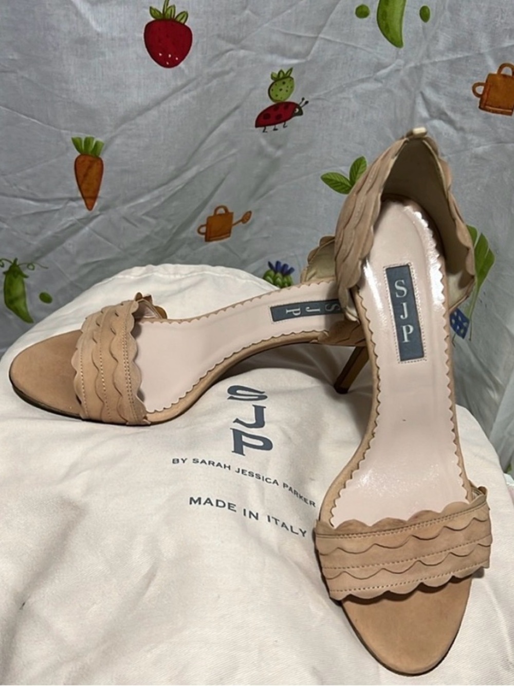 💠SJP by Sarah Jessica Parker Beige Scalloped Open-Toe Stiletto Heels